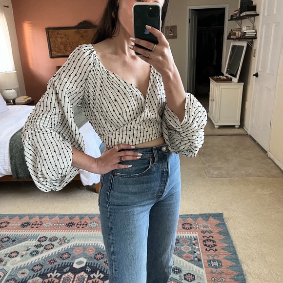 Chocolate M Puff Sleeve Crop Top